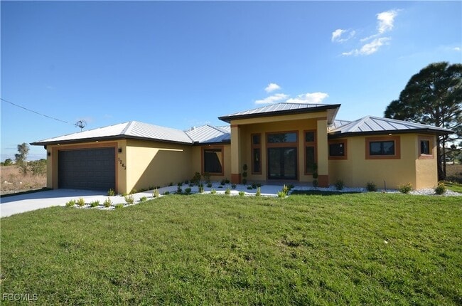 Building Photo - 1242 Hathor St E