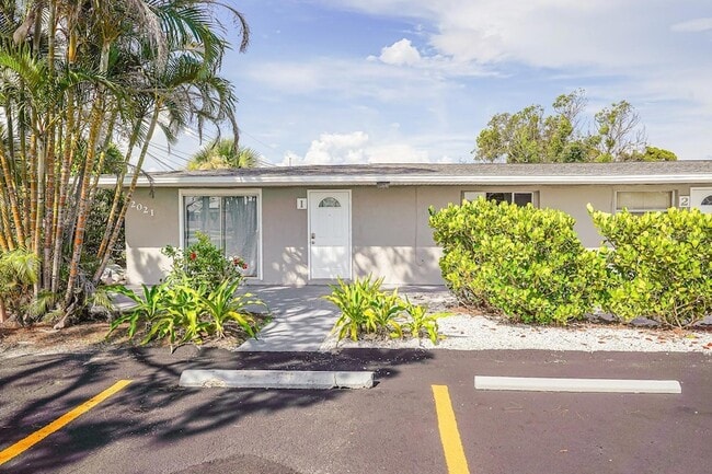 Photo - 2021 Pennsylvania Ave Unit 2