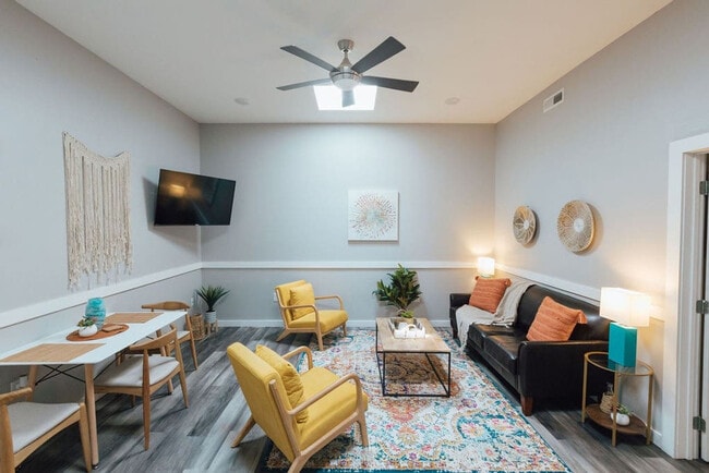 Photo - 117 Spring St Unit ID1397957P