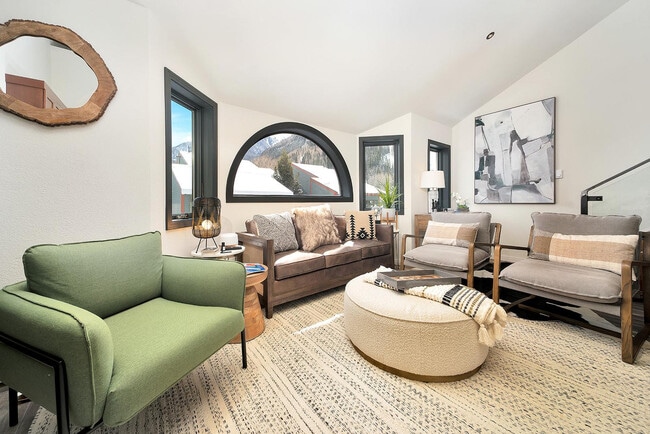 Building Photo - 280 Mahoney Dr Unit ID1324987P