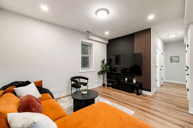 Building Photo - 2207 W 18th St Unit ID1296498P