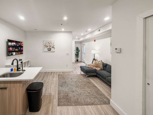 Photo - 2400 E Huntingdon St Unit ID1352423P