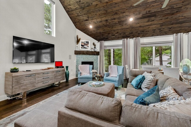 Building Photo - 1588 N Desoto Pl Unit ID1221851P