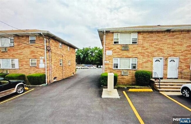 Building Photo - 86 Contant Ave Unit 4