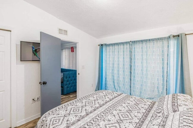 Building Photo - 2301 Carlton Dr Unit SI ID1094195P