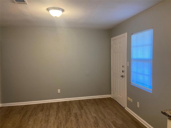 Photo - 410 Old Thorndale Rd