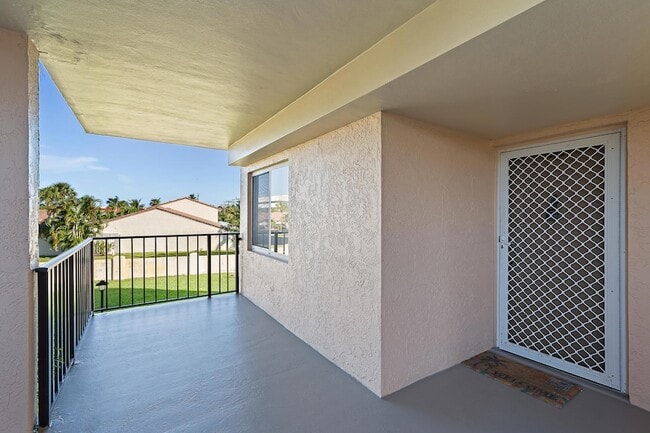 Photo - 275 Palm Ave Unit 201