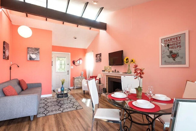 Building Photo - 2205 Spring Creek Dr Unit ID1054227P