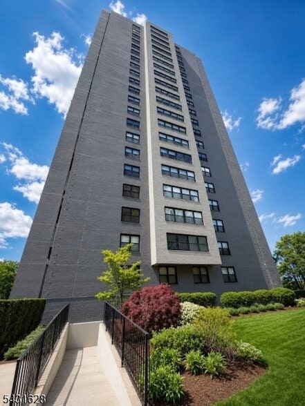 Photo - 285 Aycrigg Ave