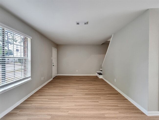 Photo - 4003 Swinden Dr