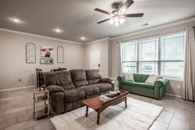 Photo - 2204 Greystone Dr