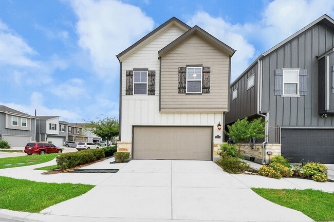 Building Photo - 3830 Glossy Lk Dr