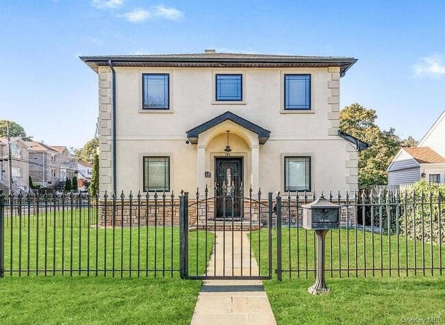 Building Photo - 113 Maple Pl Unit 2nd Floor