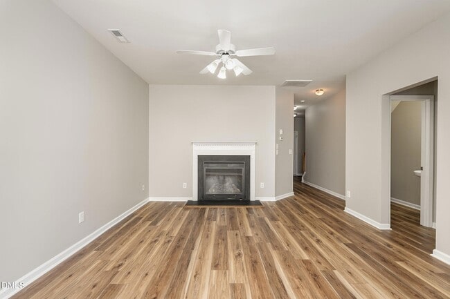 Photo - 956 Shining Wire Way