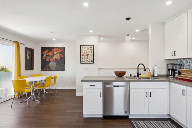 Photo - 721 E 22nd St Unit ID1283117P