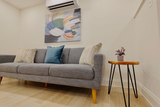 Building Photo - 921 South Carolina Ave SE Unit SI ID1094240P