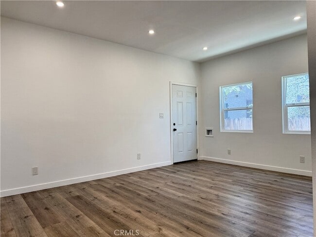 Photo - 455 W Cowles St