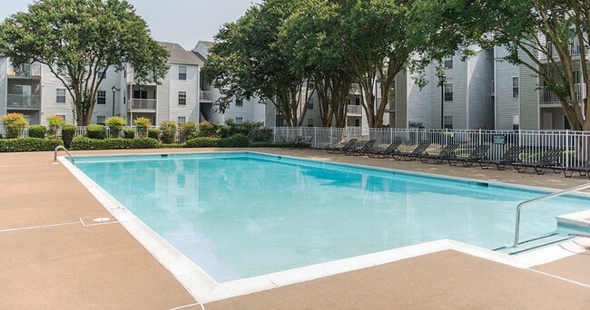 Photo - Water's Edge Apartments