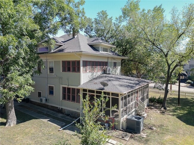 Photo - 206 S Sims Ave