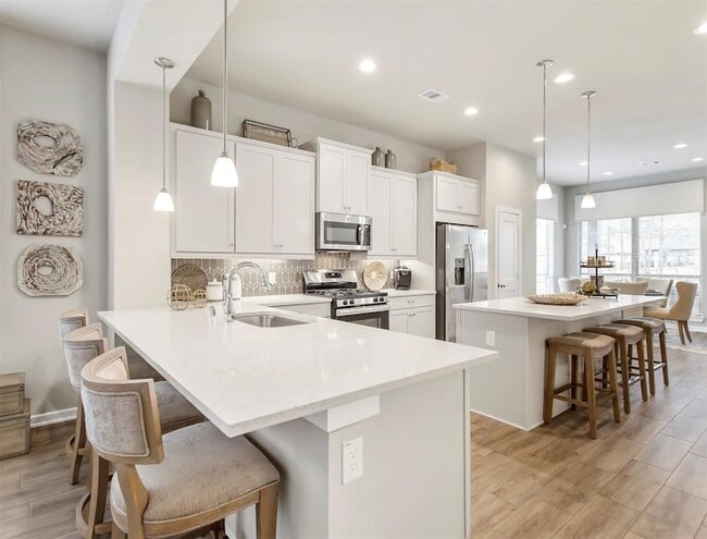 Photo - 305 Rise Ln