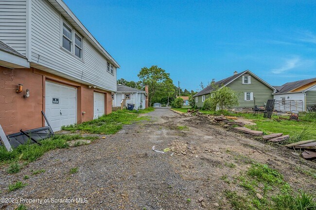 Photo - 664 Laurel Dr Unit Rear