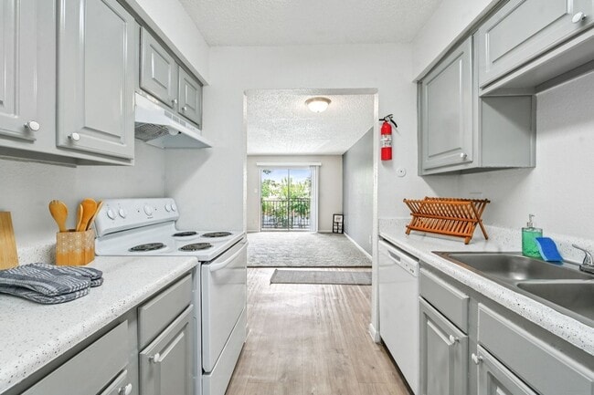 Photo - Pine Creek Apartments