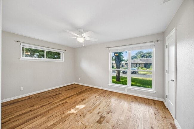 Photo - 2223 Freeland Way