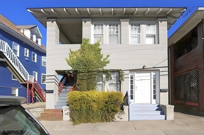 Building Photo - 5 N Newport Ave