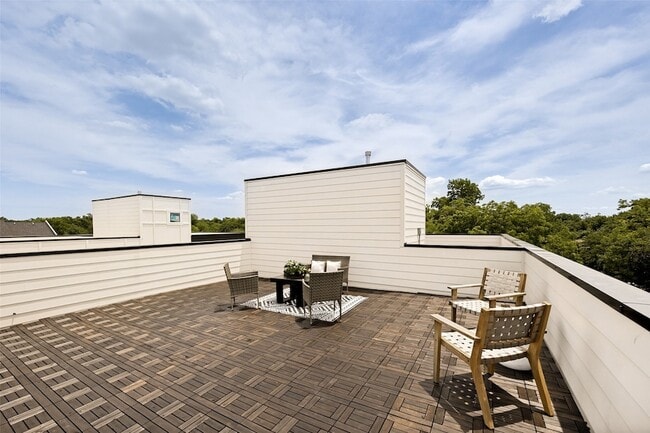 Building Photo - 5637 Live Oak St Unit 201