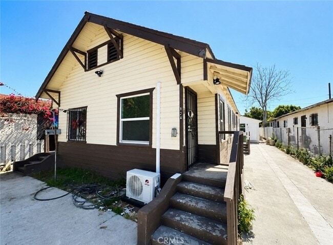 Building Photo - 924 E Lanzit Ave