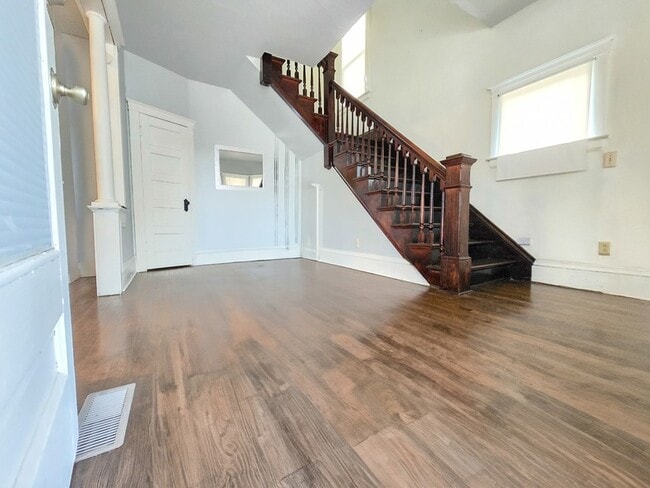 Photo - 481 Division St