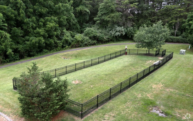 Dog Park - Malvern Lakes Apartments