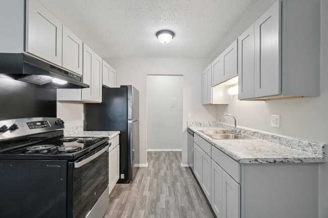 Building Photo - Rochester Square