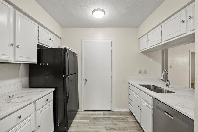 Photo - 2504 Brook Hollow Ct