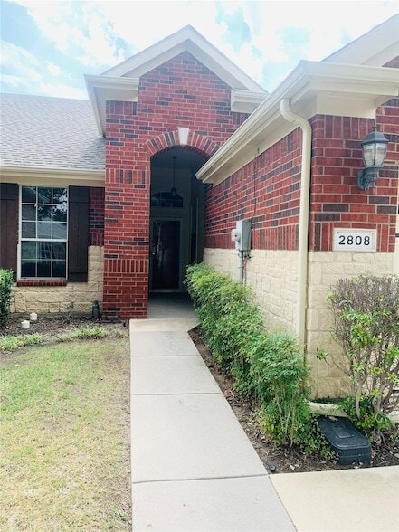 Photo - 2808 Mott St