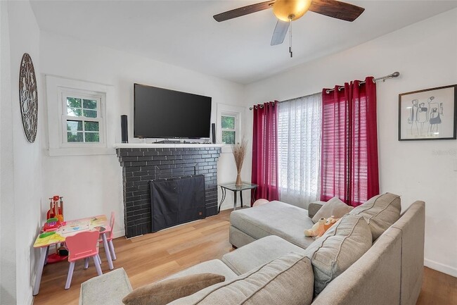 Photo - 1313 4th St NE