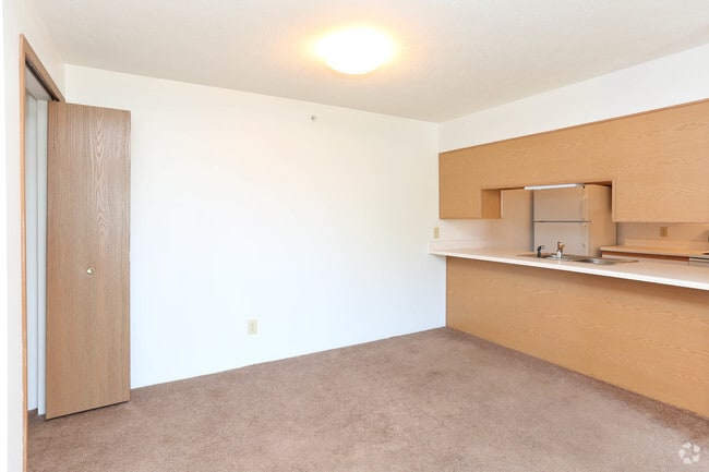 2BR, 1BA - 960 SF - Dining Area - Fry Estates Apartments