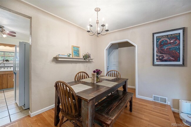 Photo - 895 Vance St