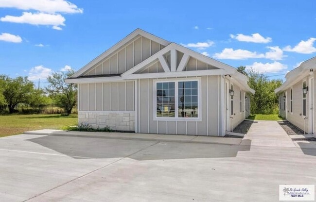 Building Photo - 2128 Norfolk Dr