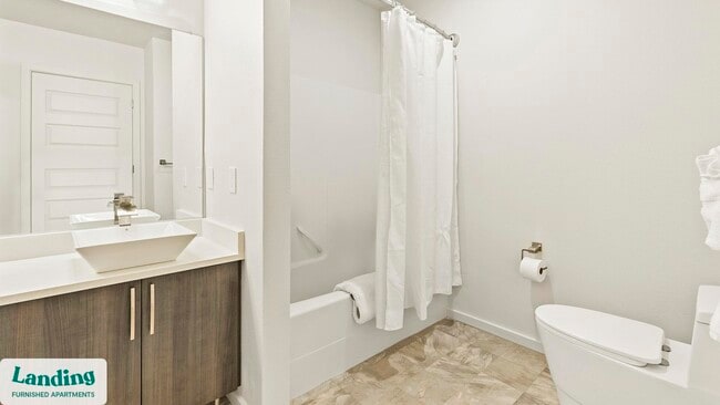 Photo - 11505 NE Yacht Harbor Dr Unit D111