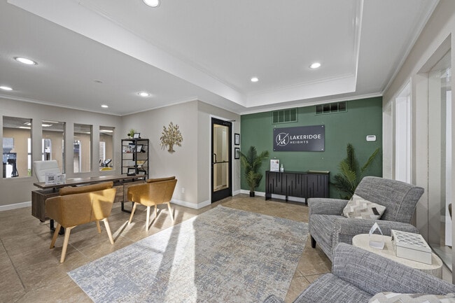 Building Photo - Lakeridge Heights