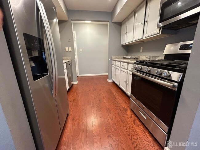 Building Photo - 219 Sierra Ct