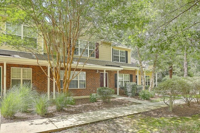 Building Photo - 8074 Shadow Oak Dr
