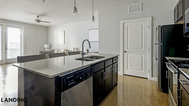 Photo - 4300 Cromwell Dr Unit 5106