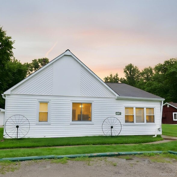 Building Photo - 48677 Sugarbush Rd Unit 2