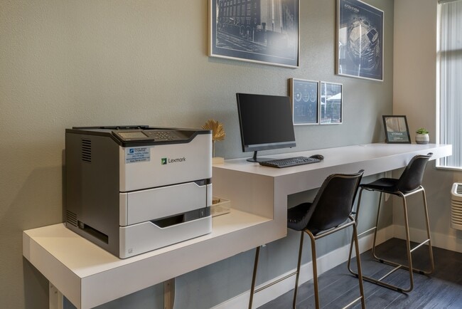 Business Center with Free Printing - Chase Courtyard