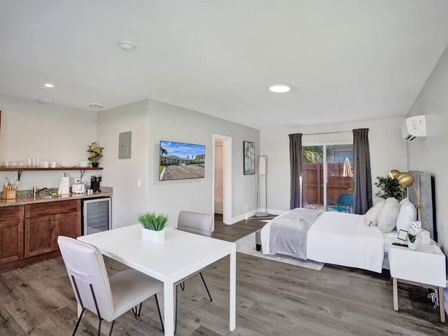 Building Photo - 3208 NE 9th St Unit SI ID1503948P