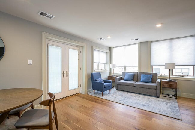 Building Photo - 2100 Newport Pl NW Unit ID679P