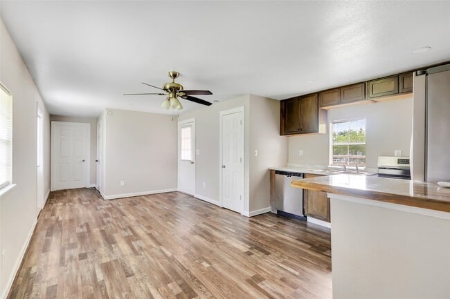 Photo - 221 County Rd 4803