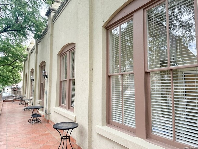 Photo - 245 Losoya St